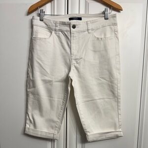 NWOT Chaps Women’s Size 8 White Denim 5 Pocket Bermuda Cuffed Shorts Knee Length